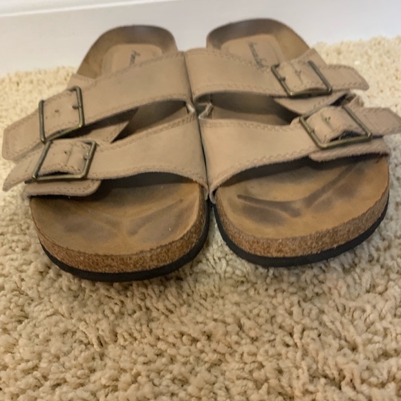 Women’s American Eagle sandals - Picture 2 of 3